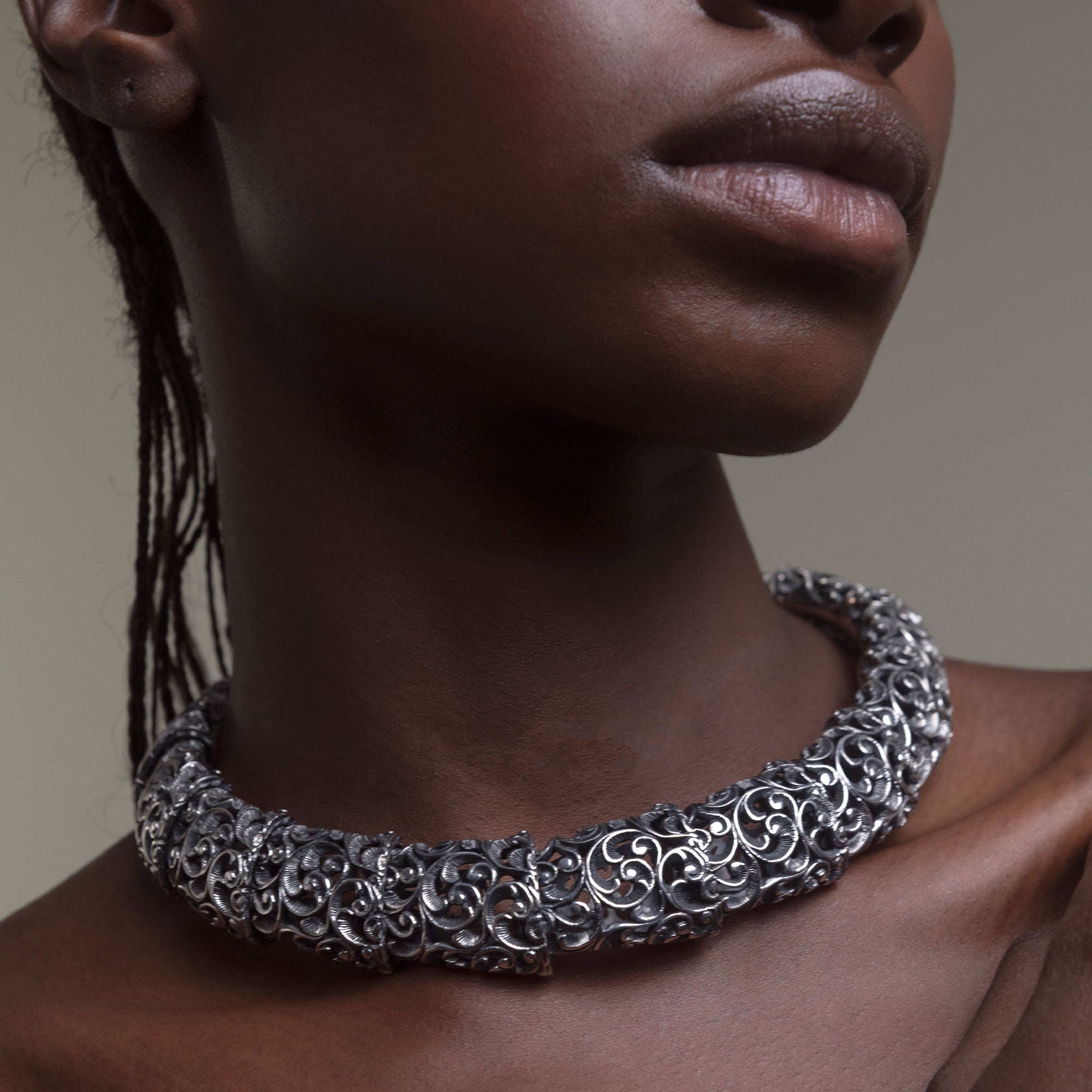 LES POULETTES BIJOUX Collana In Argento 925 Con Salamandra Nera – Gioiello Artigianale Made In Europe