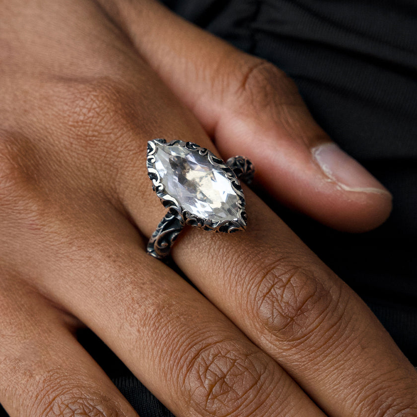 ANELLO SOLITARIO NAVETTE