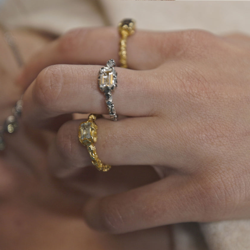 ANELLO PETIT RECTANGLE DORATO