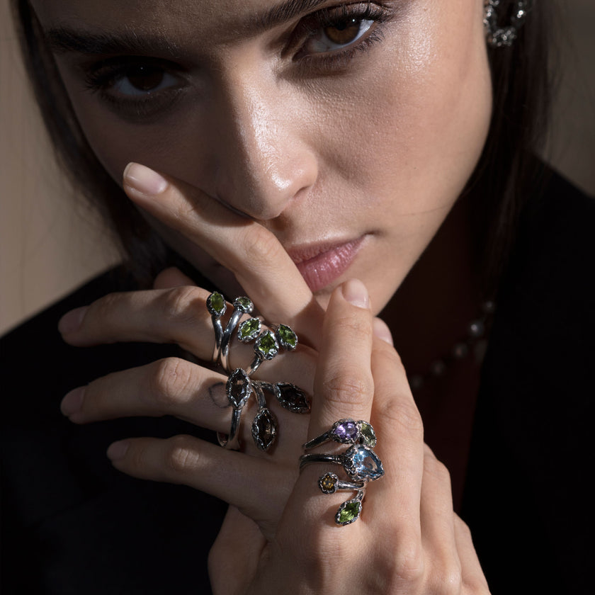 Anello Shri intrecciato con 5 pietre miste