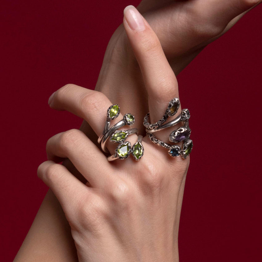 Anello Shri intrecciato con 5 pietre miste