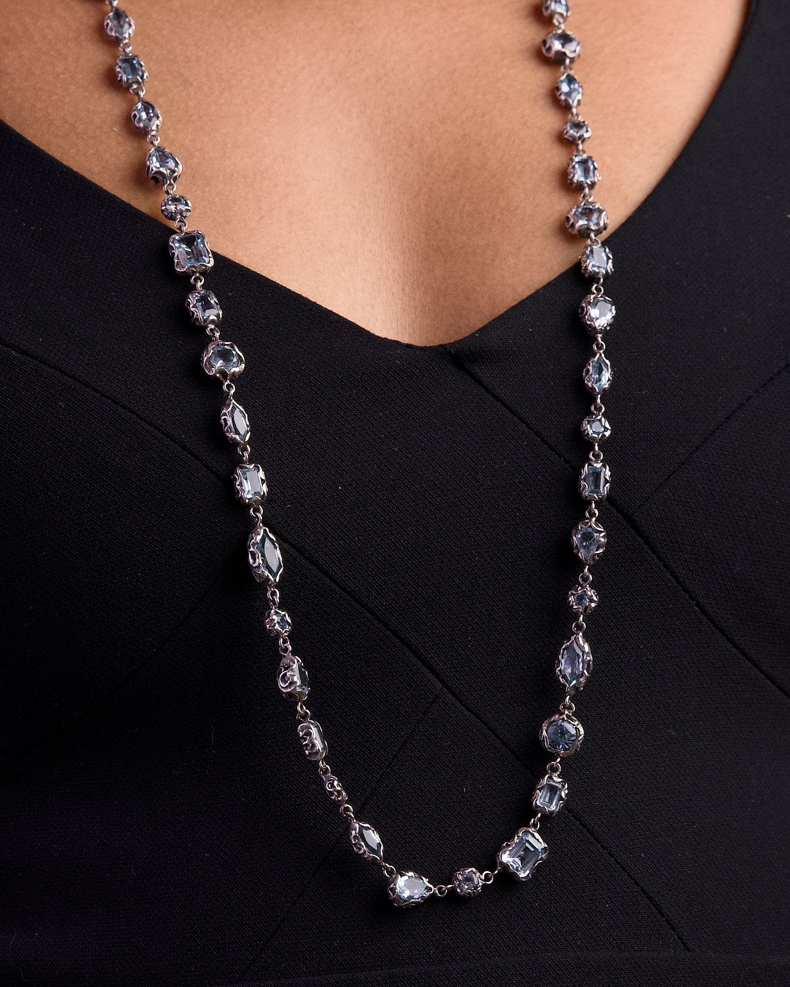 LONG SHRI NECKLACE