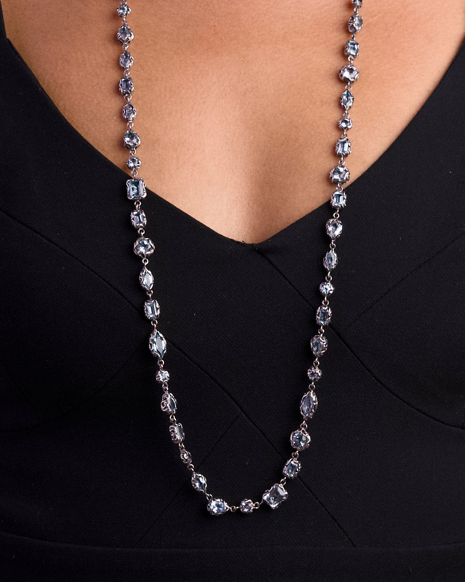 LONG SHRI NECKLACE