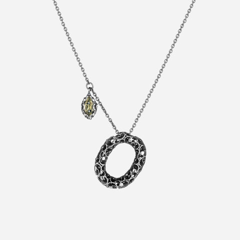 Collana con ciondolo lettera O
