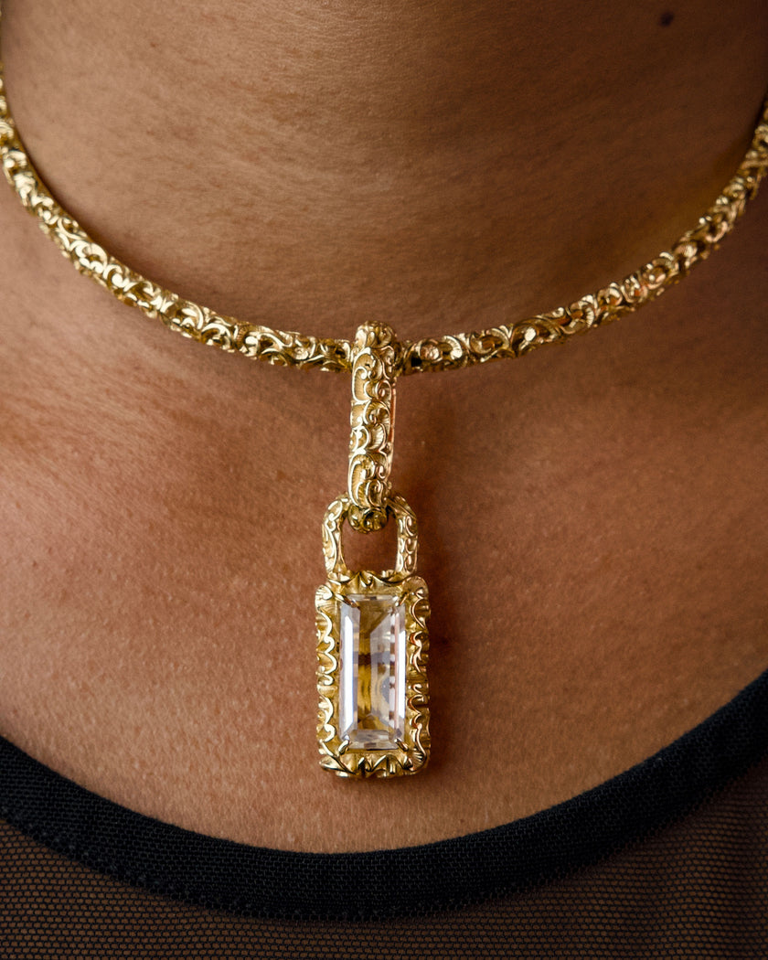 CIONDOLO COLLANA BAGUETTE DORATO