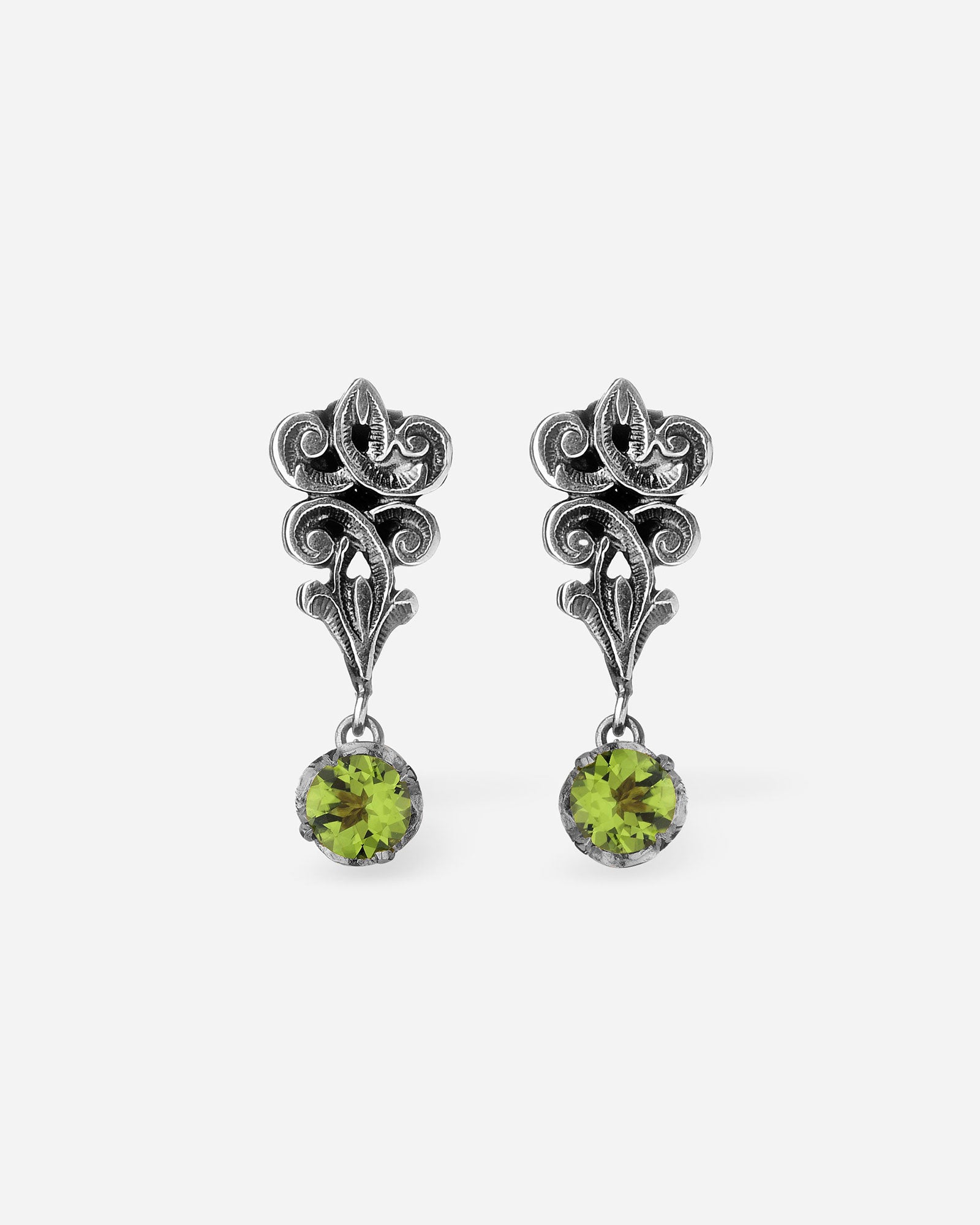 ORECCHINI CON PUNTO LUCE PENDENTE