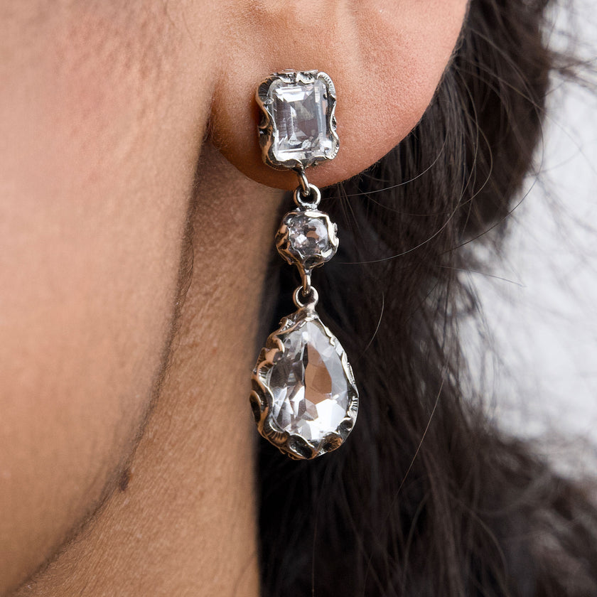 ORECCHINI SHRI PENDENTI 3 PIETRE