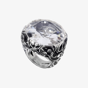 Anello con pietra grande tonda e piastra damascata