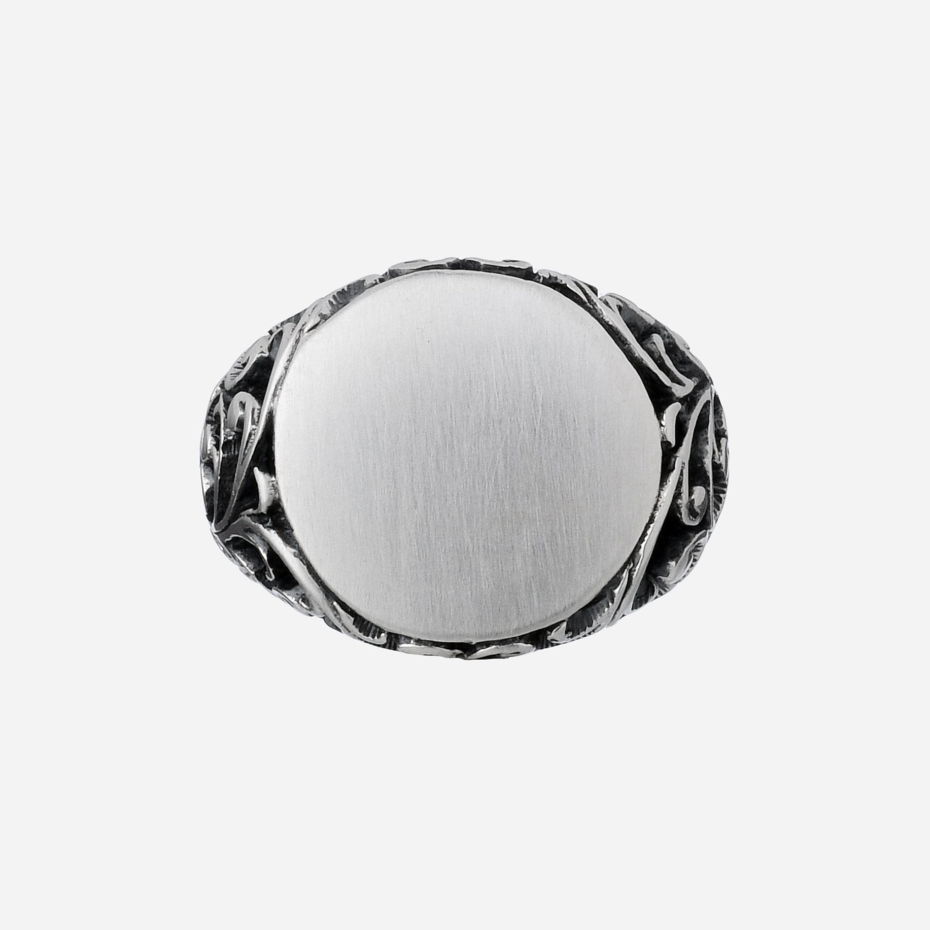 Chevalier ring, satin plate