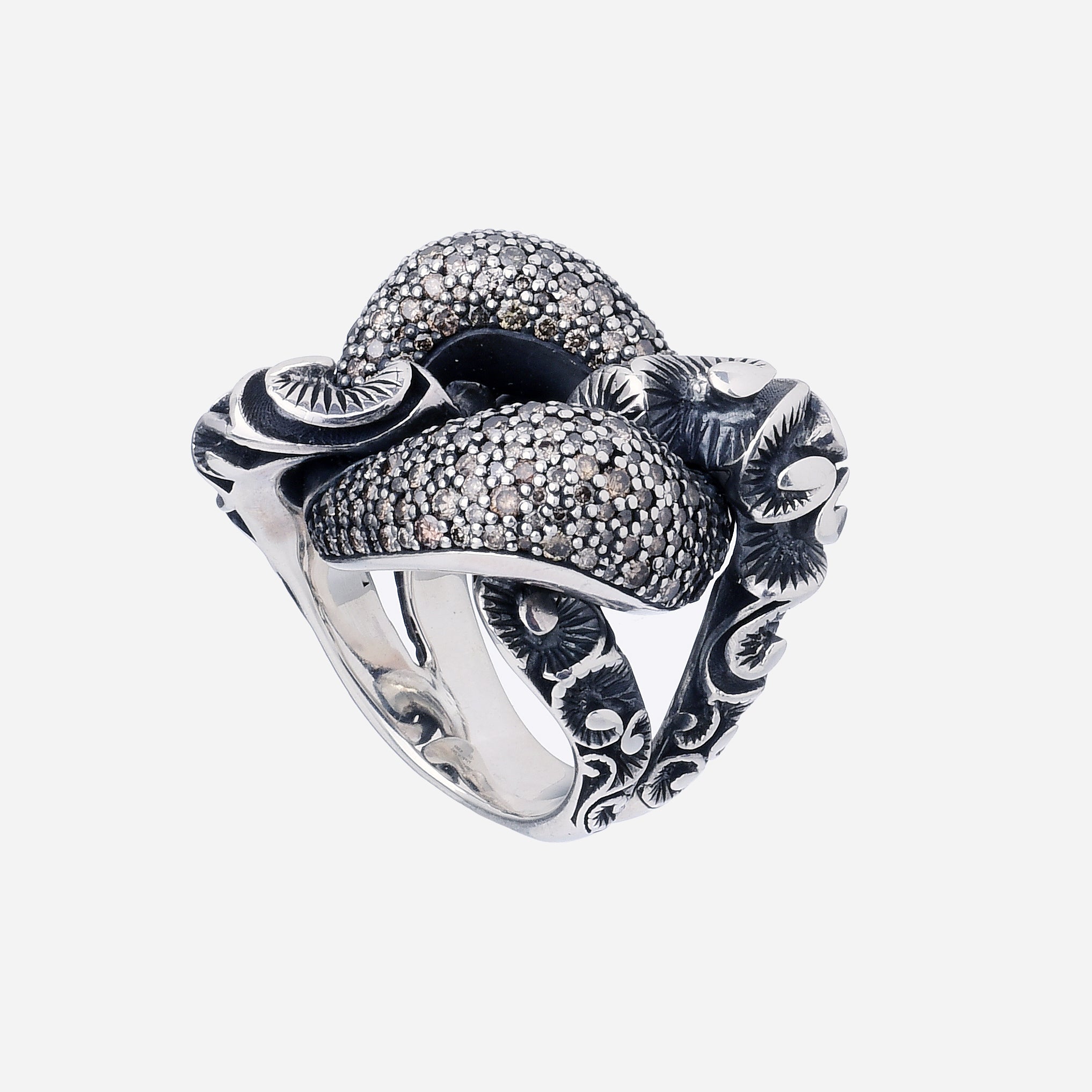 Large groumette ring with pavé diamonds