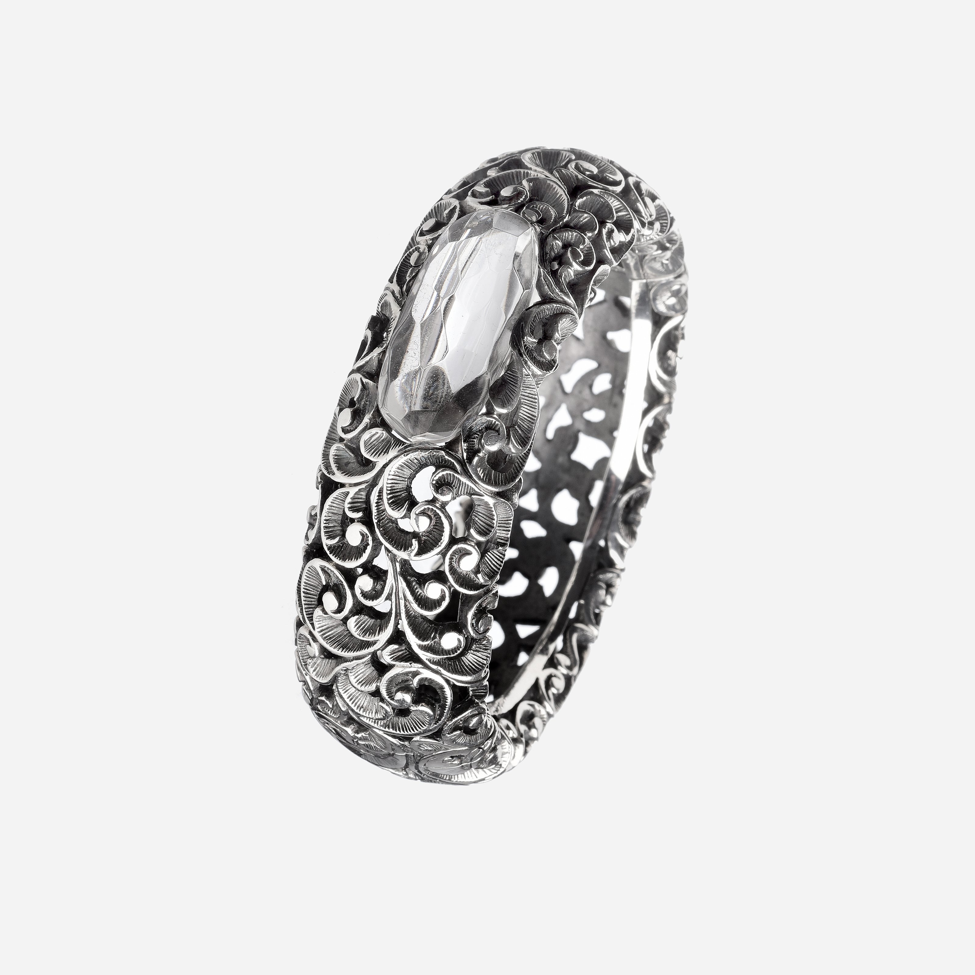 Opera bracelet with oval cabochon cut stone