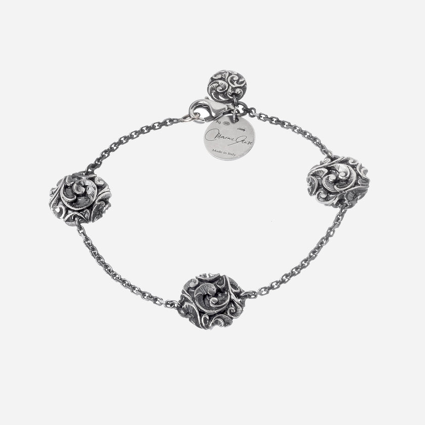 Bracciale in argento brunito inciso, quattro lenticchie piccole