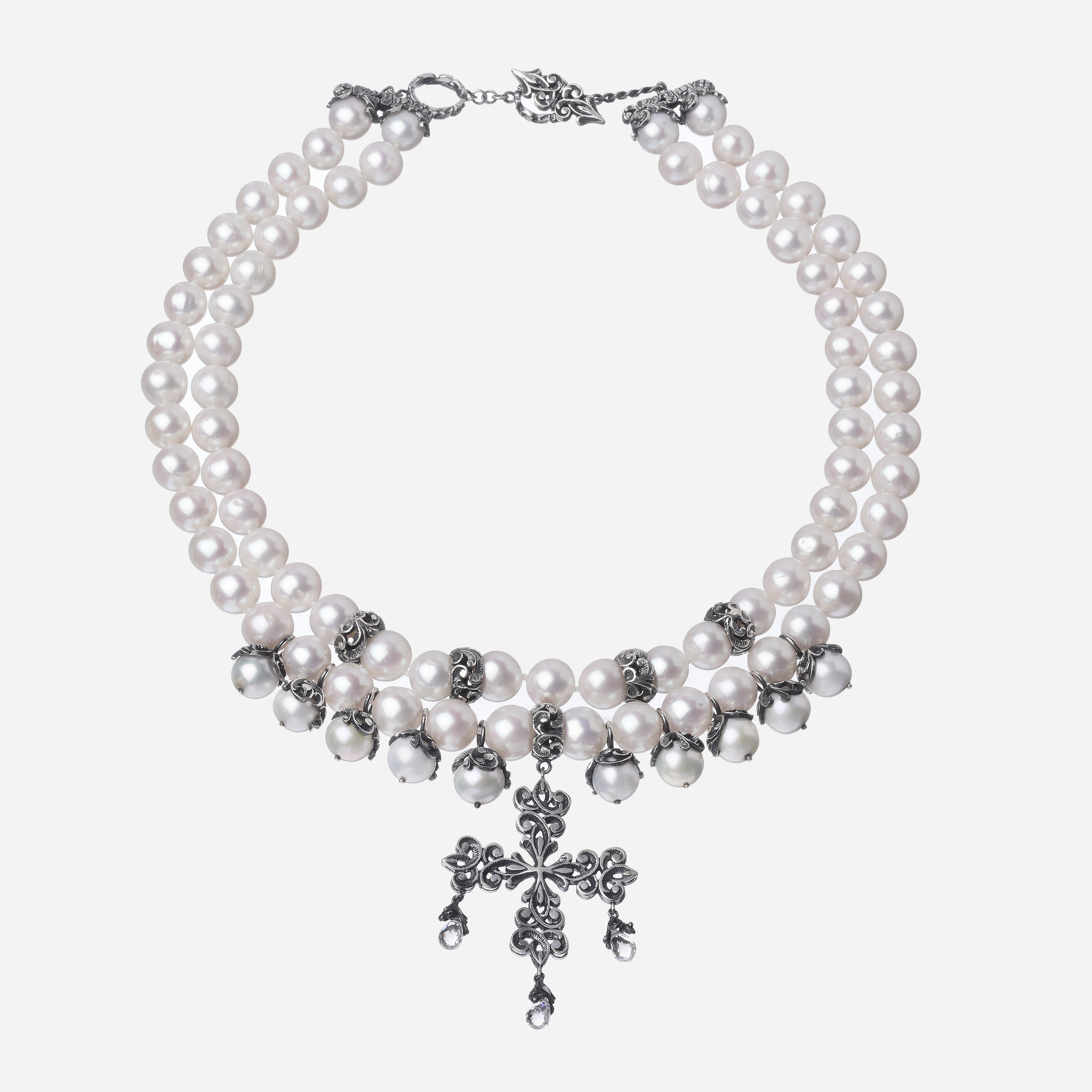 Collana di perle multifilo, croce rinascimentale, perle color crema - Italia Collana di perle multifilo, croce rinascimentale, perle color crema - Italia