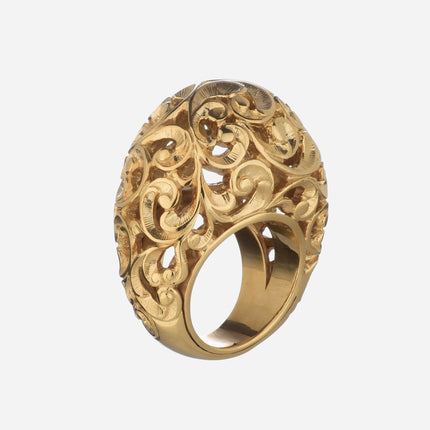 Carved yellow gold cabochon ring