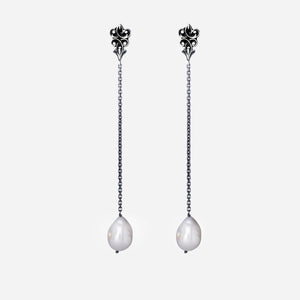 Orecchini con giglio a lobo in argento, perle naturali pendenti
