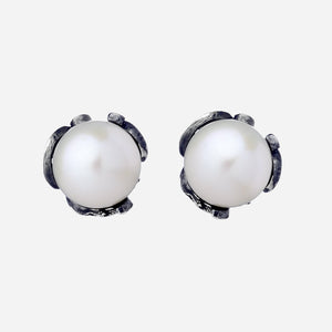 Orecchini a lobo, mezza sfera in argento e perla