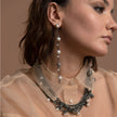 Orecchini Pura con perle naturali e sfera in argento intagliata