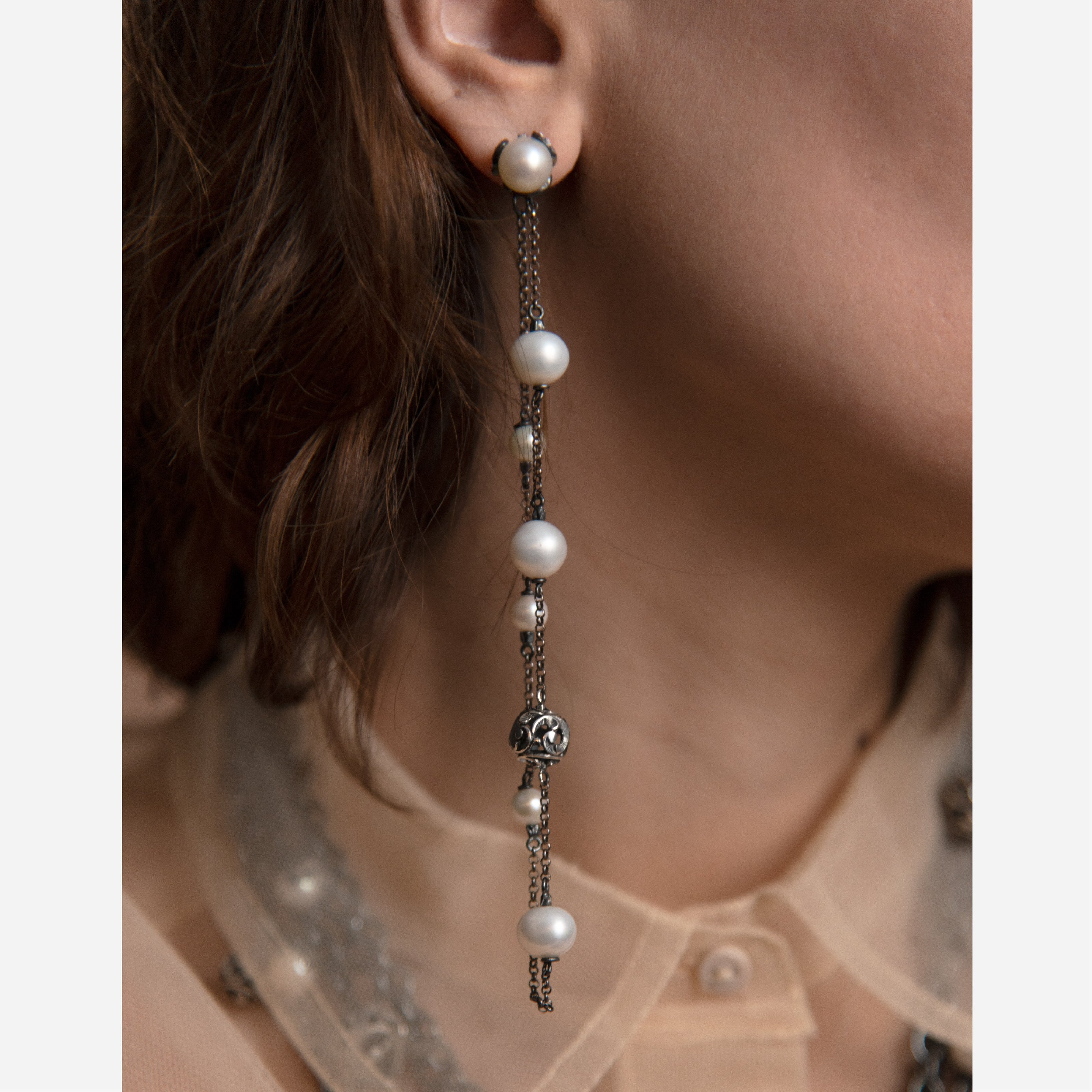 Pura earrings with natural pearls and carved silver sphere
