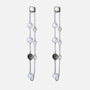Orecchini con perle naturali e sfera in argento lavorata e incisa, catena rolò tonda