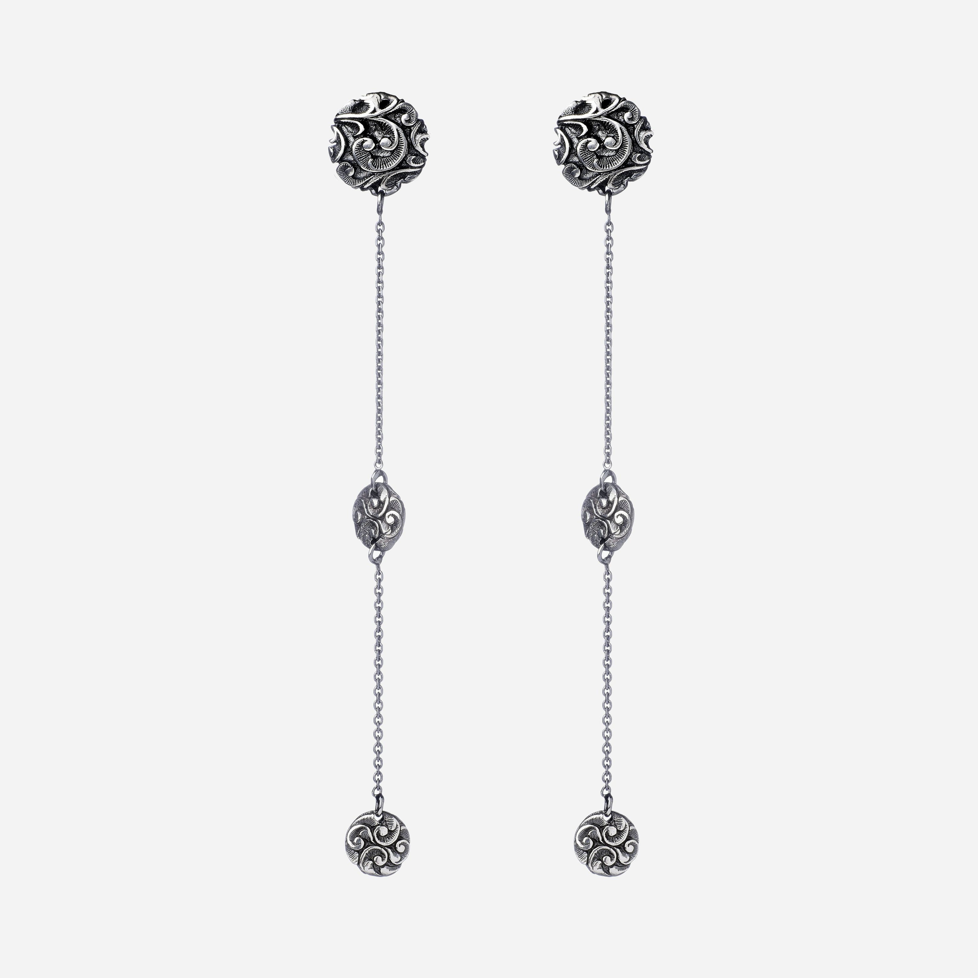 Orecchini pendenti con tre lenticchie in argento