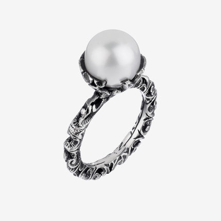 Pura ring with large white pearl