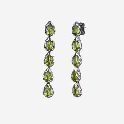 Shri earrings with five faceted cut drop stones
